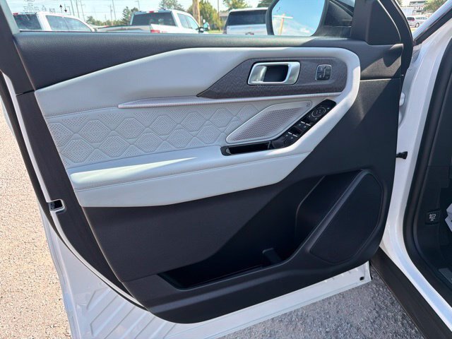 Certified 2025 Ford Explorer Platinum w/ Ultimate Package AWD/4WD image 9