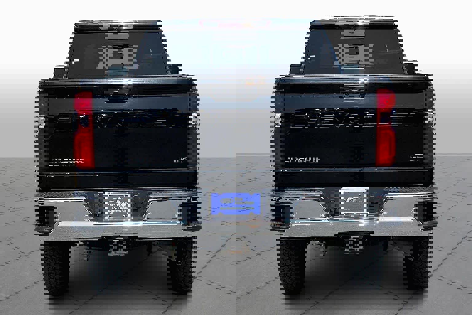 Used 2022 Chevrolet Silverado 2500 LTZ w/ LTZ Convenience Package image 2