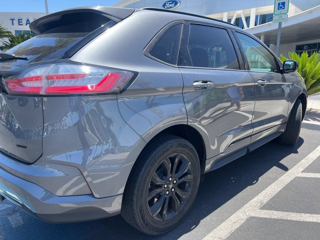 Certified 2024 Ford Edge SE w/ Black Appearance Package AWD/4WD image 2