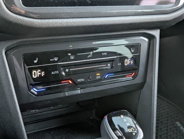 Used 2023 Volkswagen Tiguan SE image 18