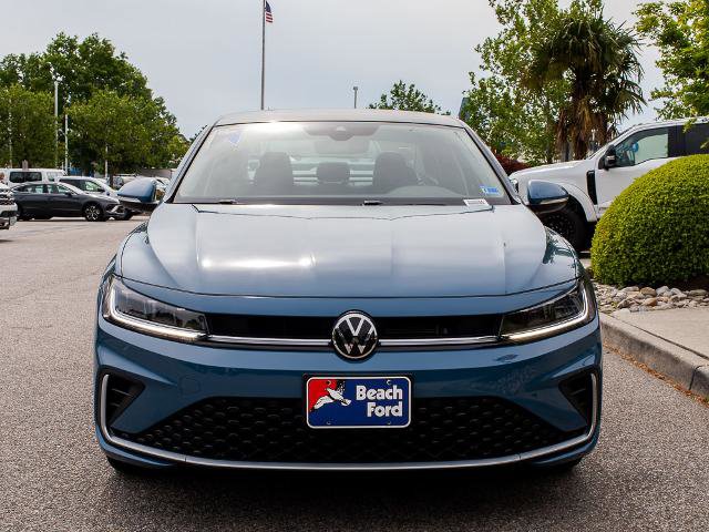 Used 2025 Volkswagen Jetta SEL FWD image 2
