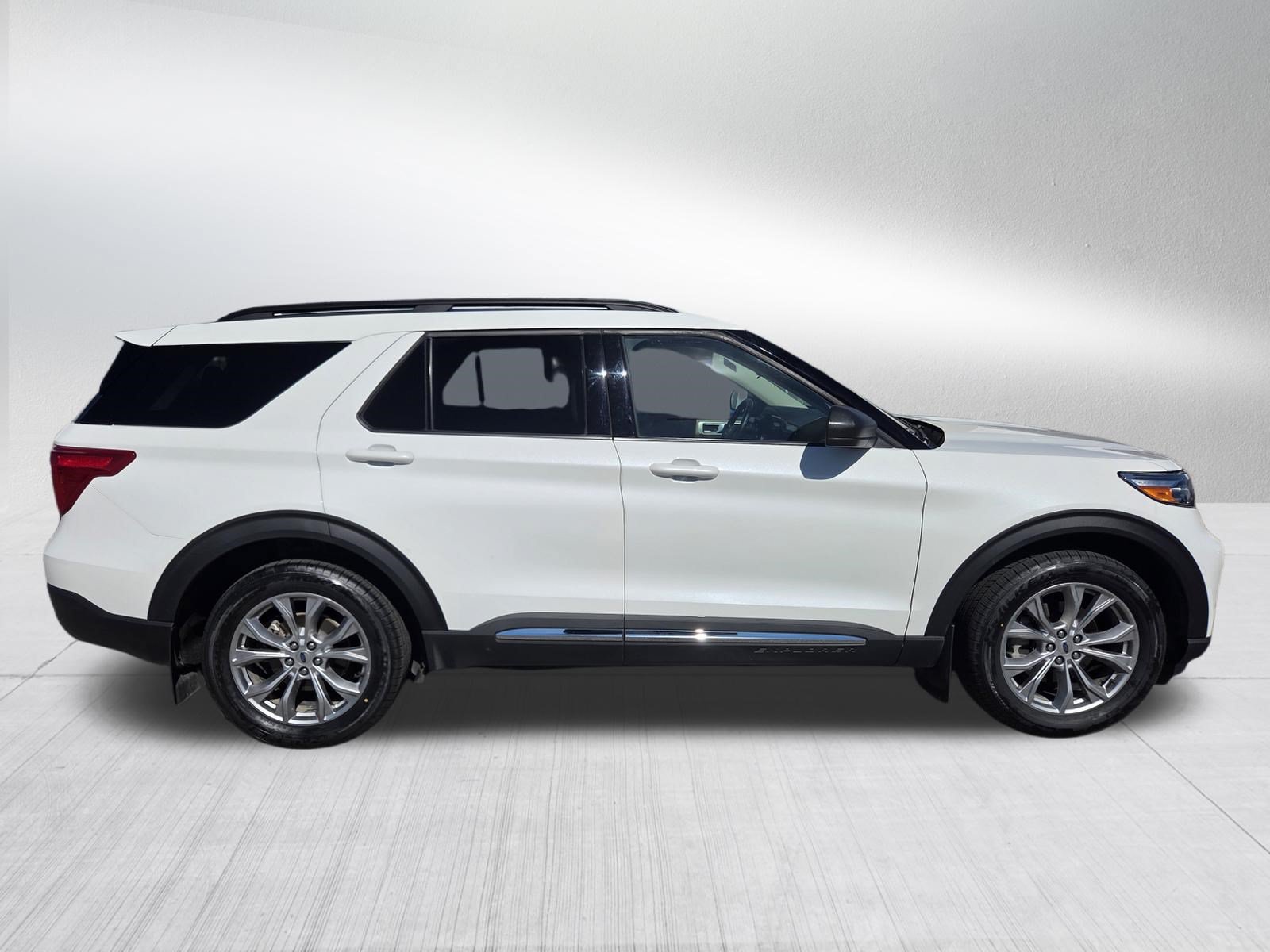Certified 2024 Ford Explorer XLT w/ Equipment Group 202A AWD/4WD image 8