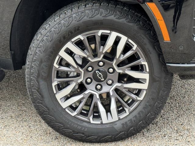 Used 2025 Chevrolet Tahoe Z71 w/ Comfort Package image 34