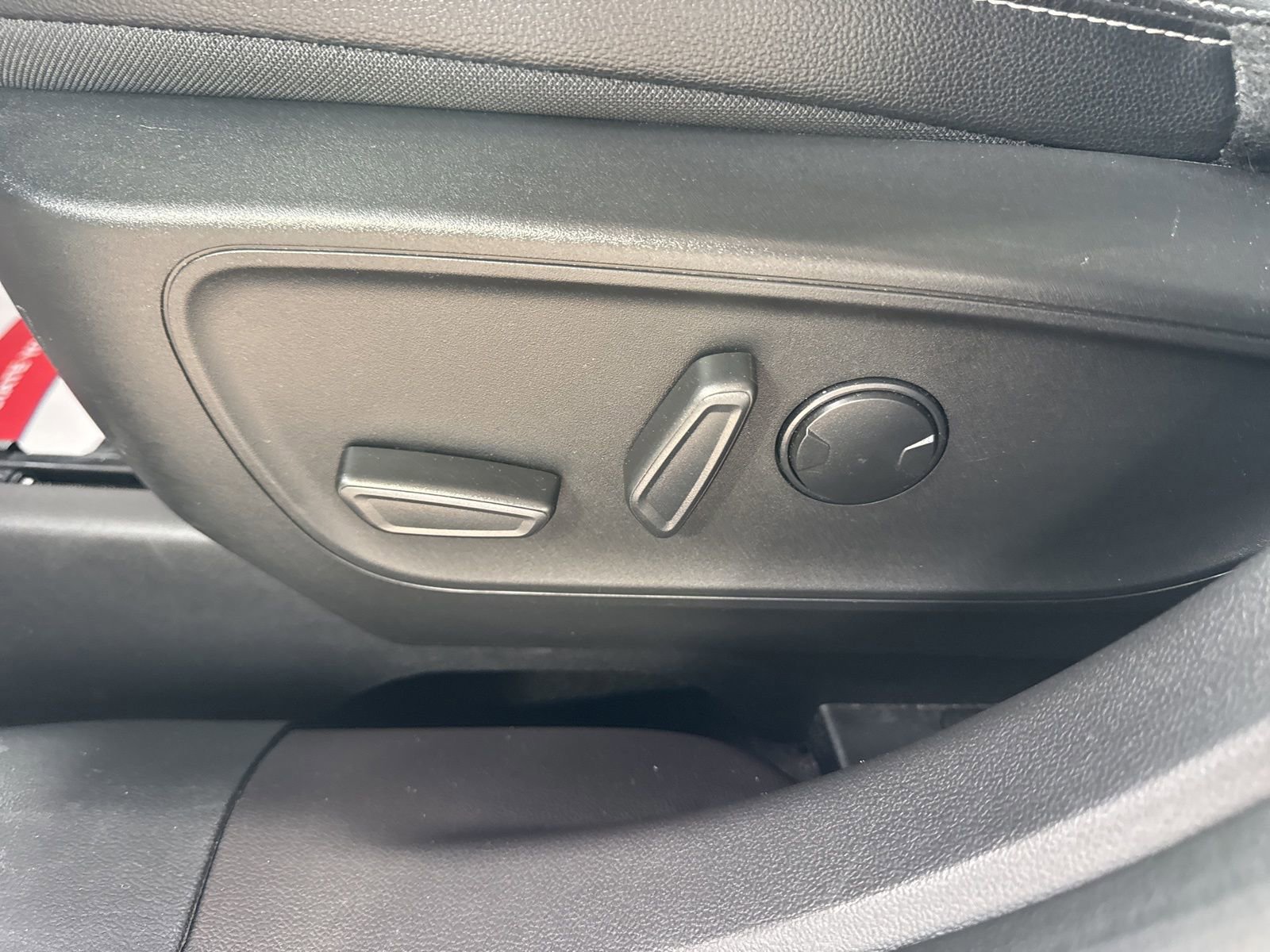 Certified 2024 Ford Escape Platinum w/ Premium Technology Package image 27