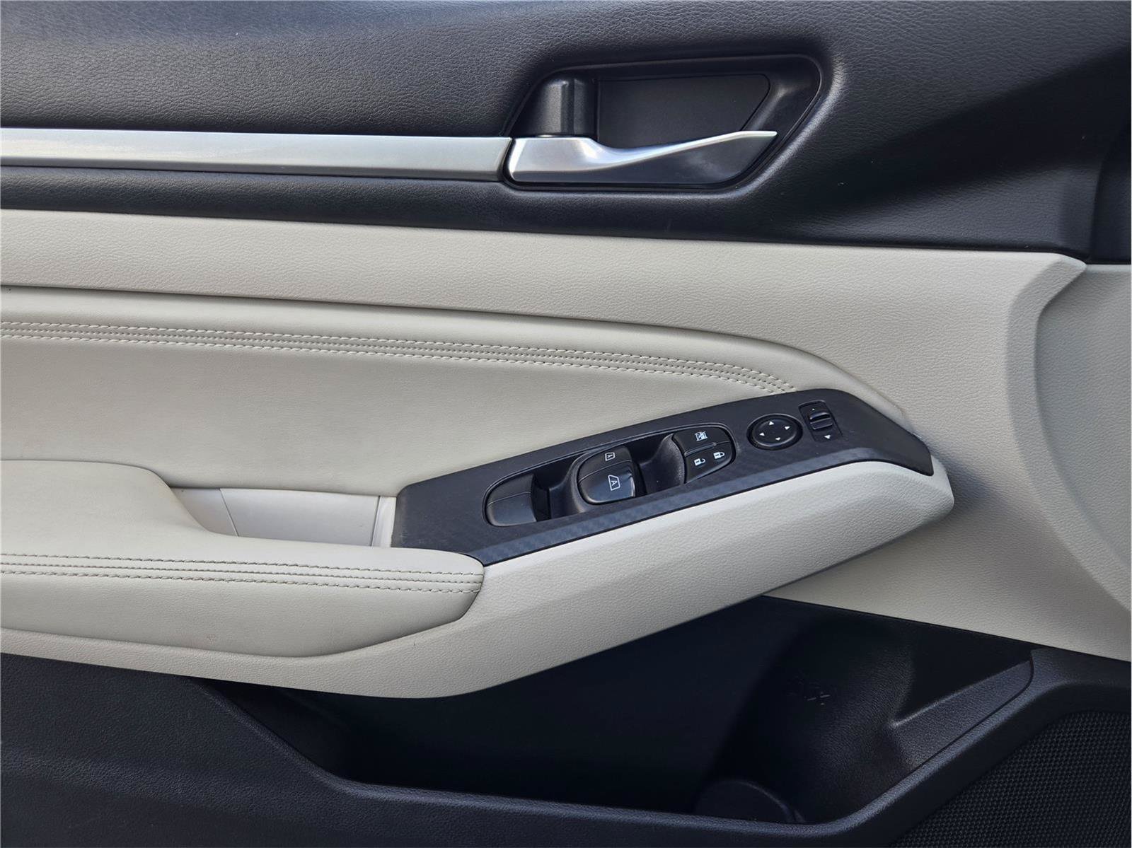 Used 2019 Nissan Altima 2.5 SL FWD image 19