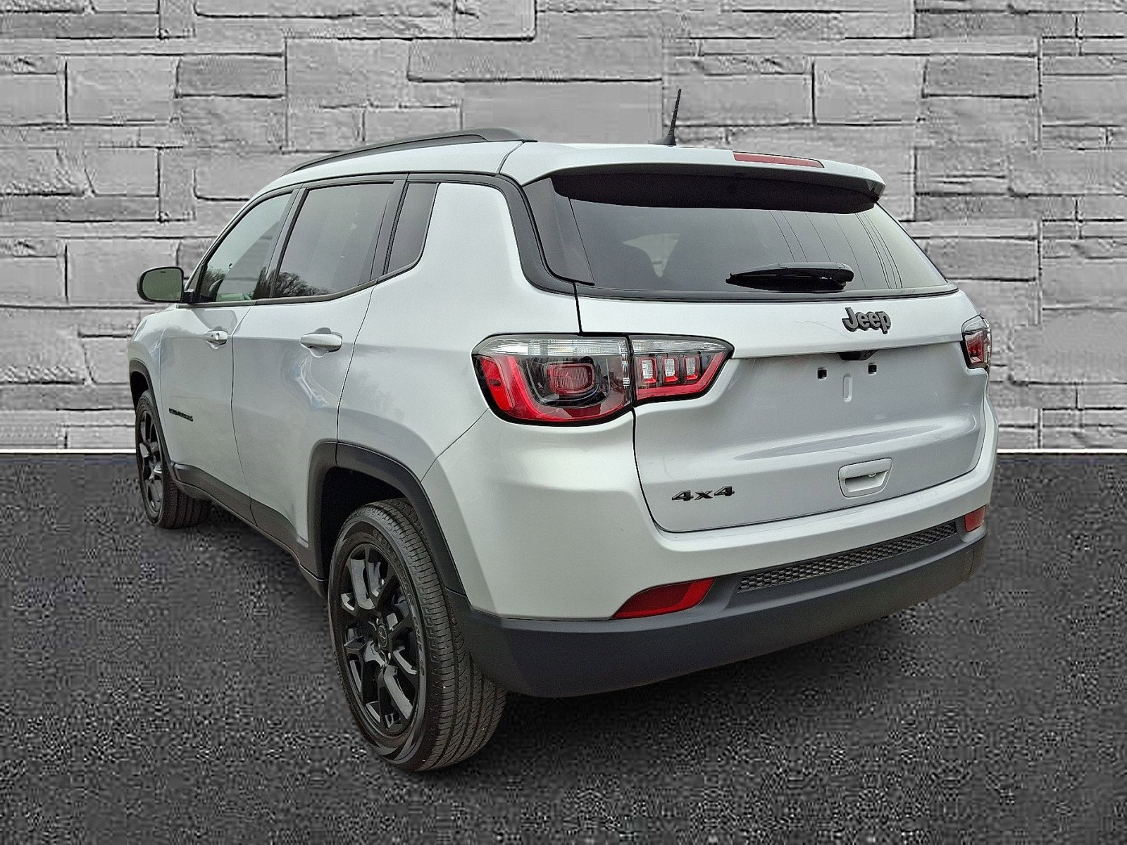 Used 2025 Jeep Compass Latitude w/ Altitude Special Edition image 8