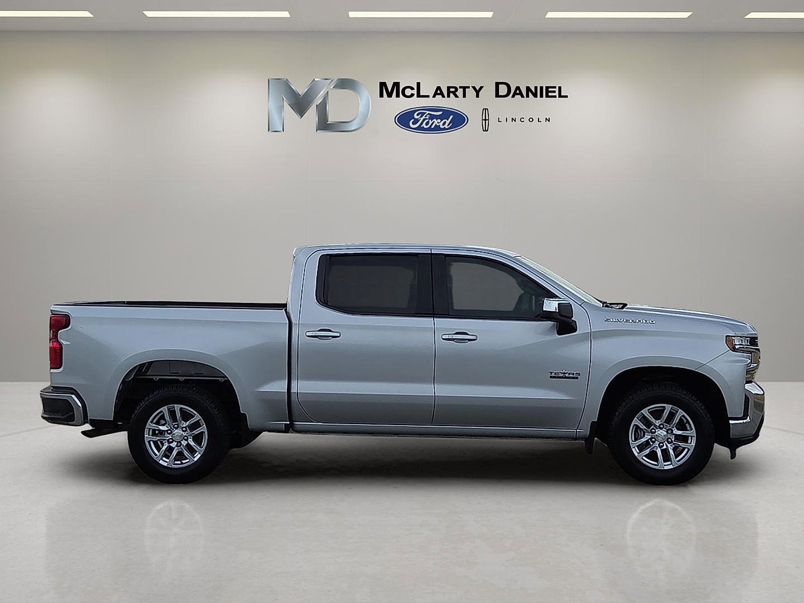 Used 2019 Chevrolet Silverado 1500 LT w/ Texas Edition image 6