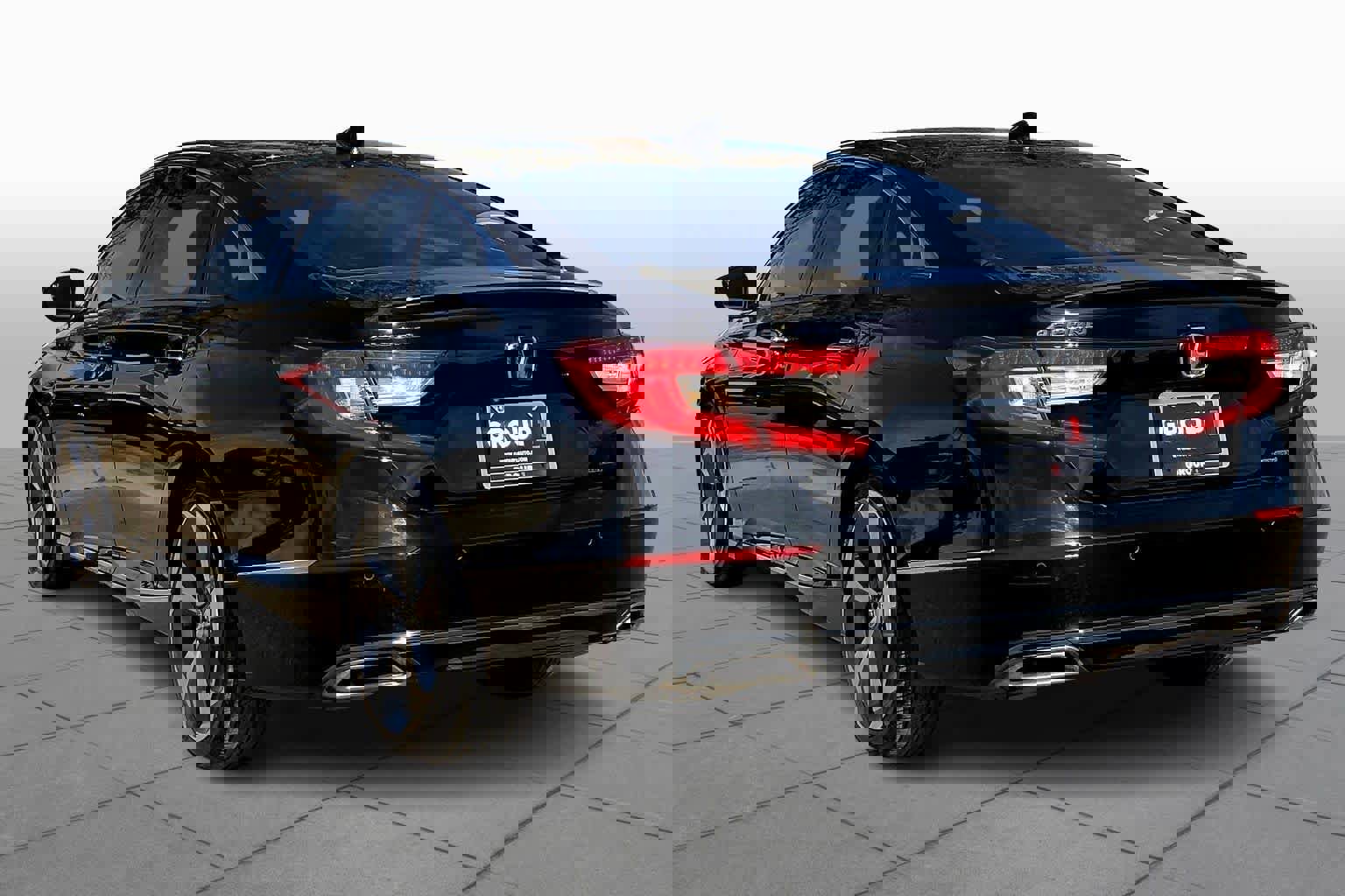 Used 2018 Honda Accord Touring image 4