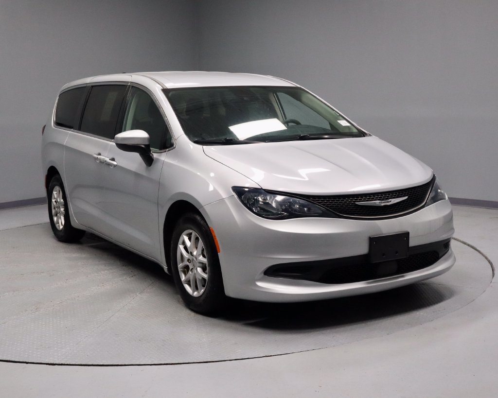 Used 2023 Chrysler Voyager LX FWD image 1