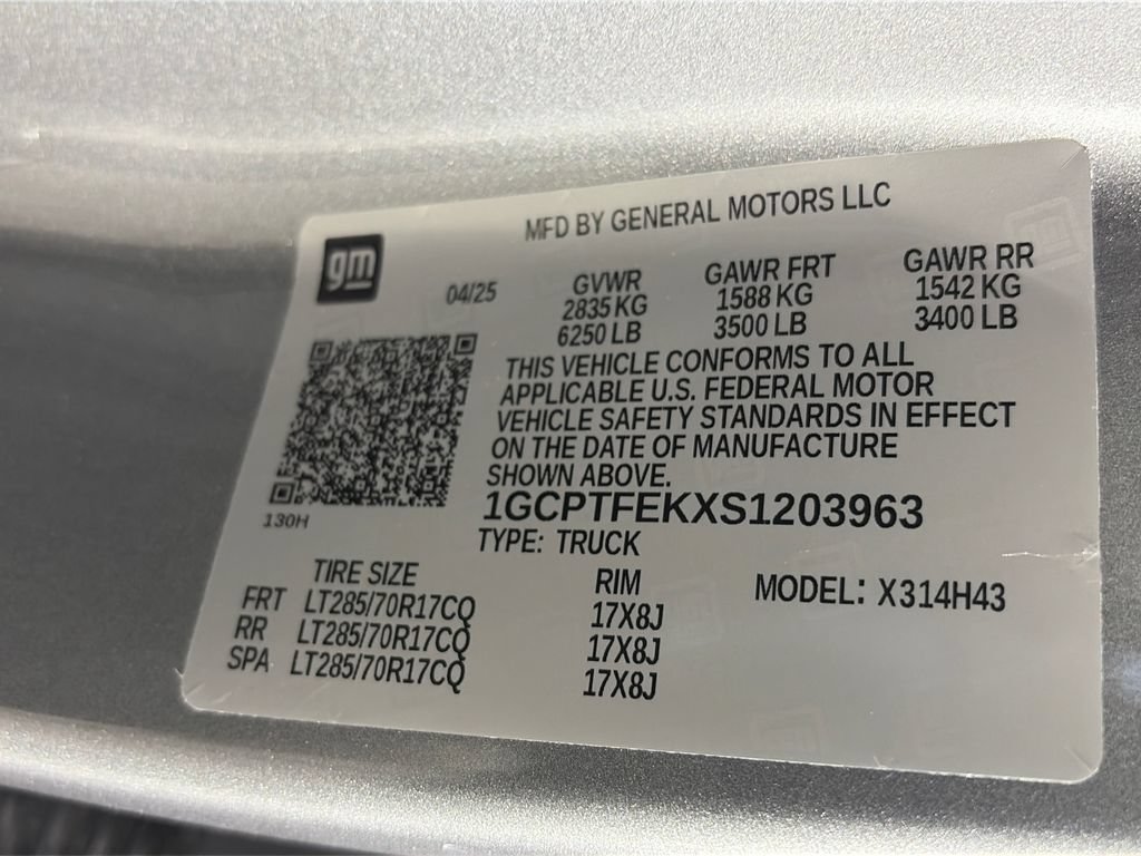 Used 2025 Chevrolet Colorado ZR2 w/ Technology Package AWD/4WD image 9