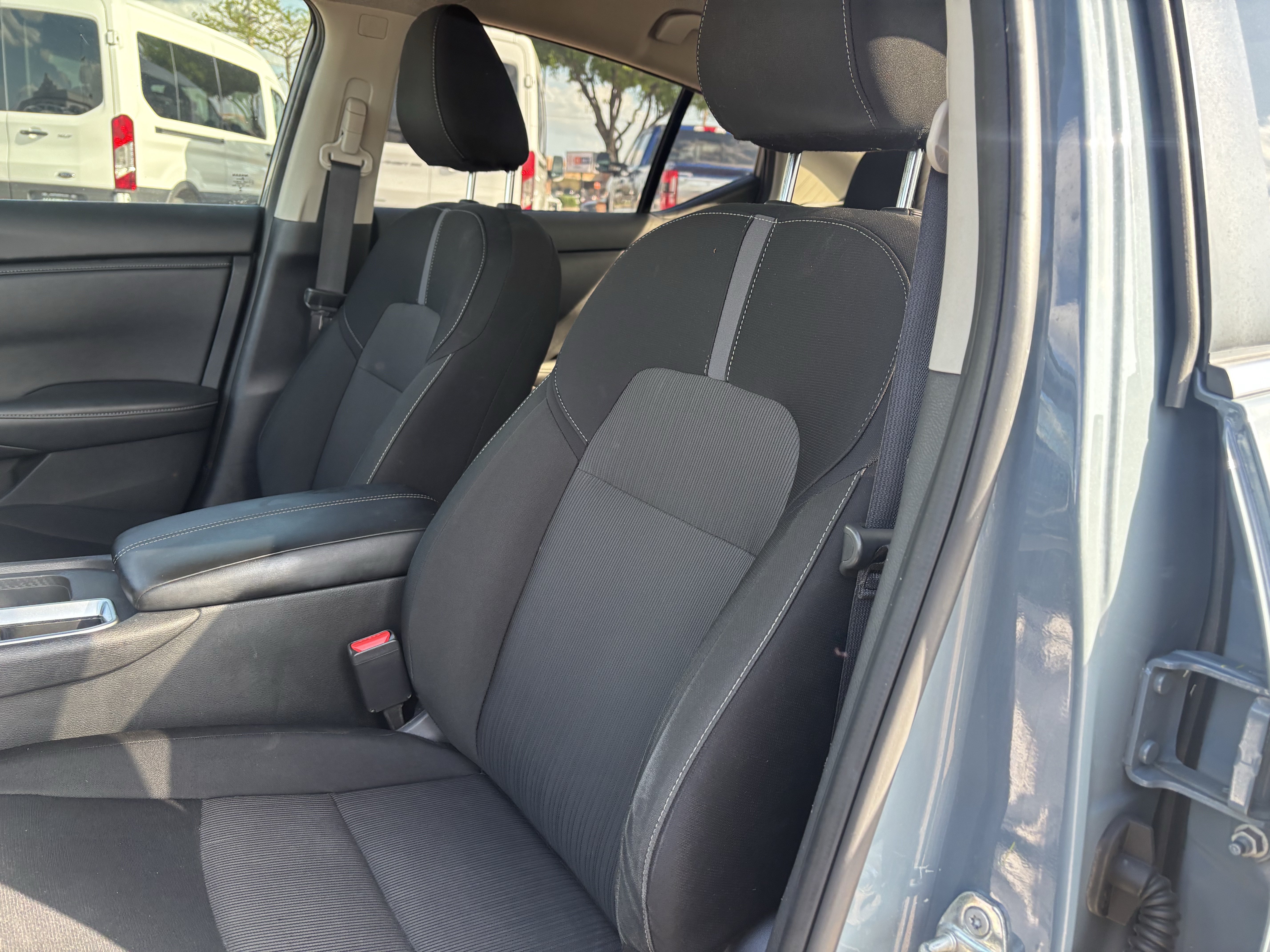 Used 2025 Nissan Sentra SV FWD image 11