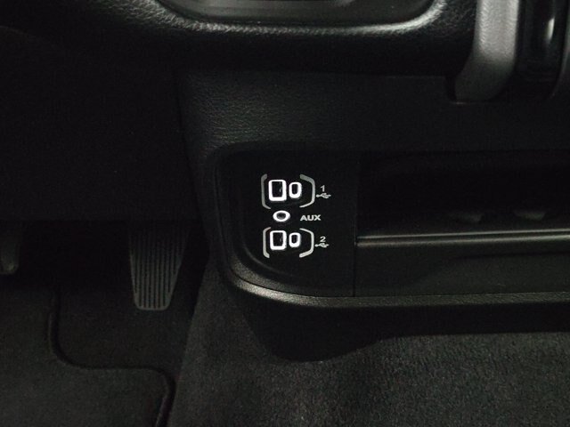 Used 2025 RAM 2500 Big Horn AWD/4WD image 38