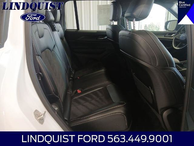 Used 2024 Jeep Grand Cherokee Altitude AWD/4WD image 18