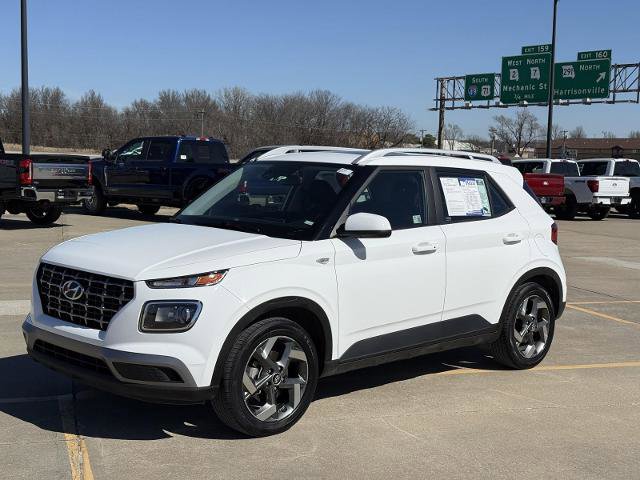 Used 2025 Hyundai Venue SEL image 4