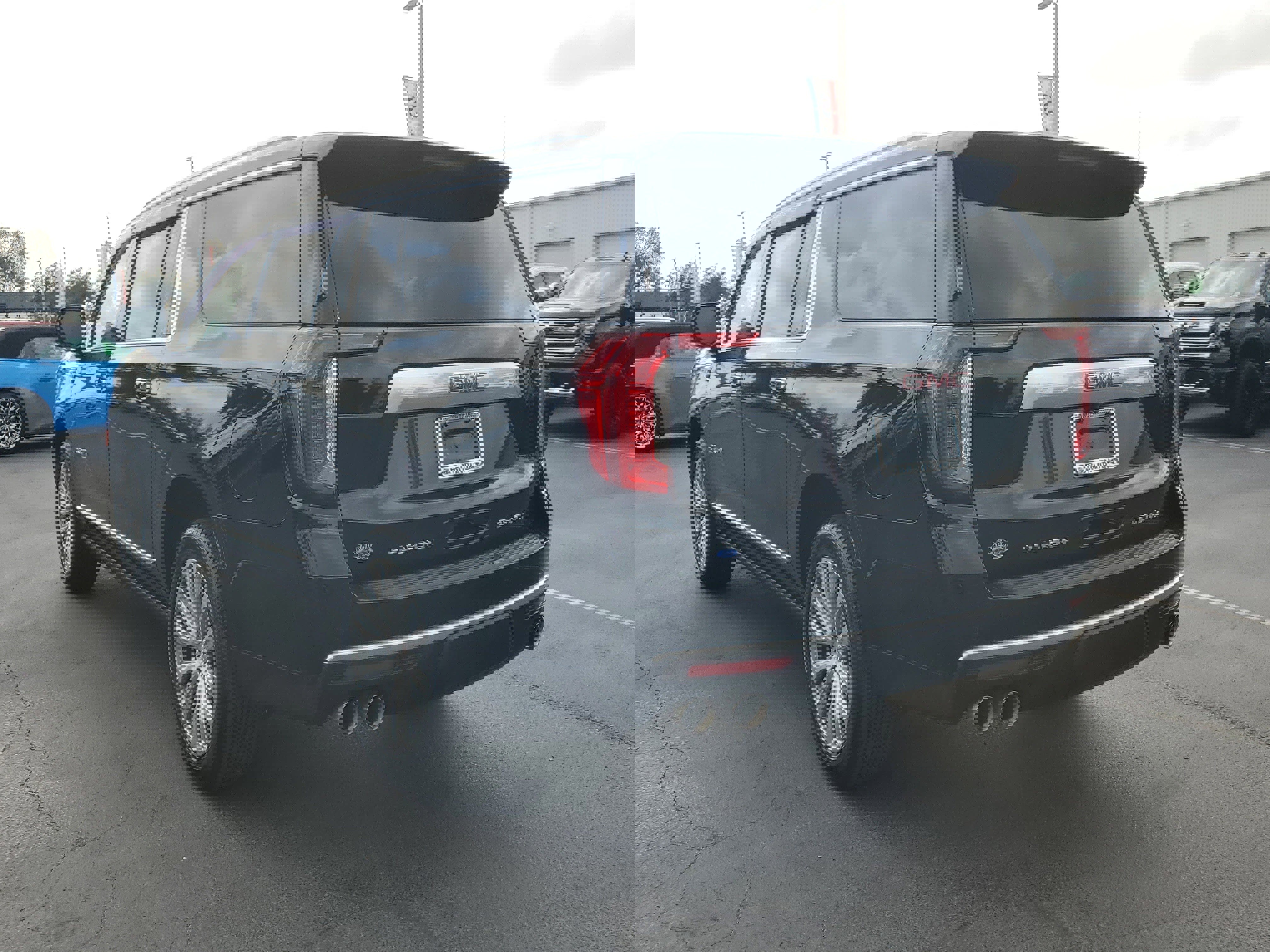 Used 2023 GMC Yukon XL Denali image 3