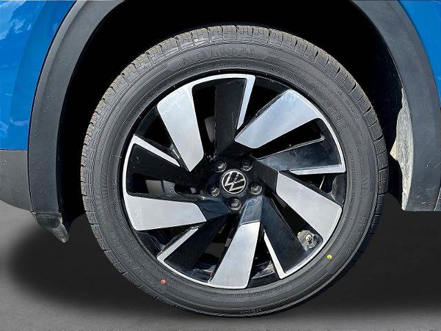 Used 2025 Volkswagen Atlas Cross Sport SE FWD image 35
