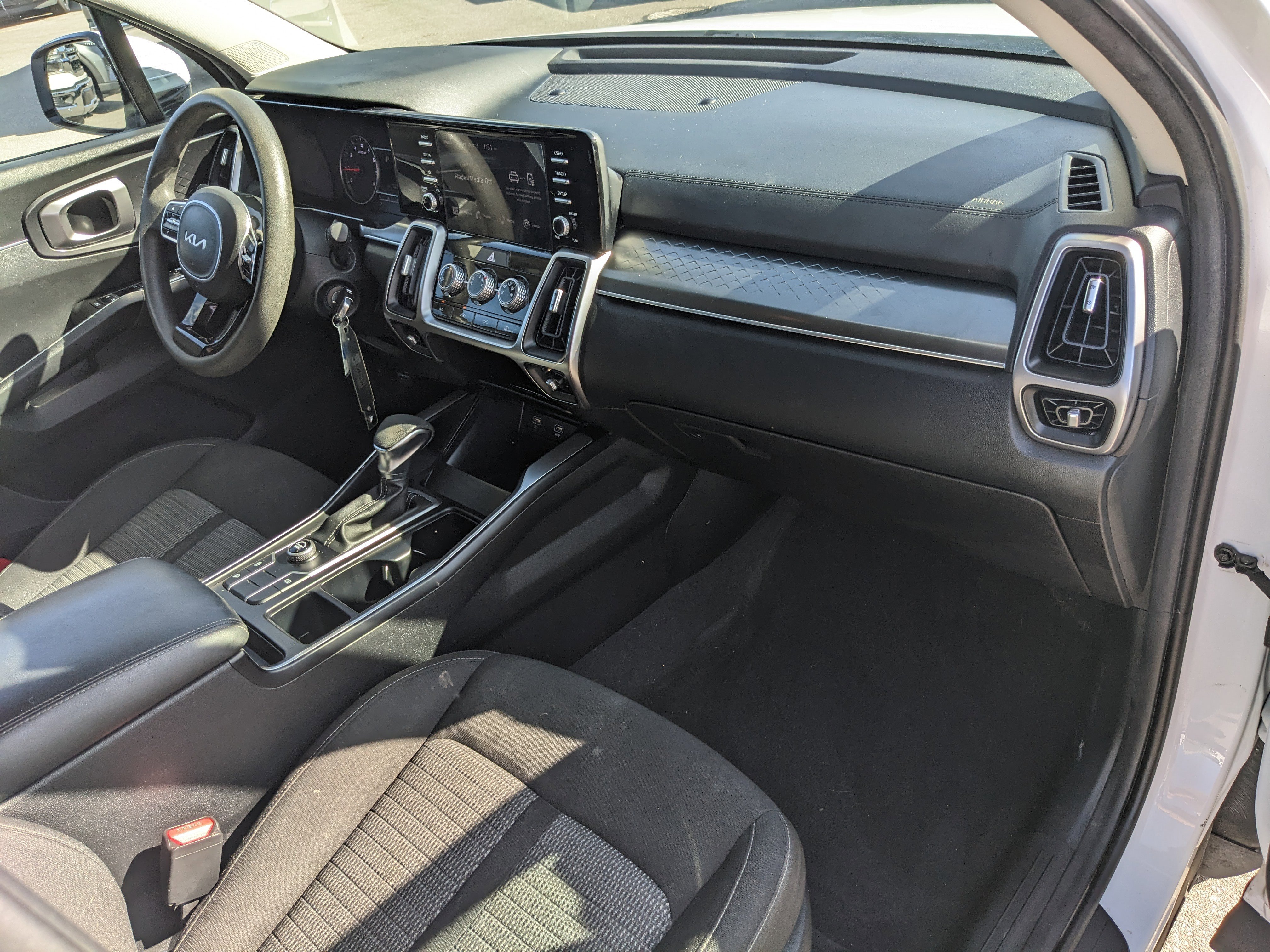 Used 2023 Kia Sorento LX image 12