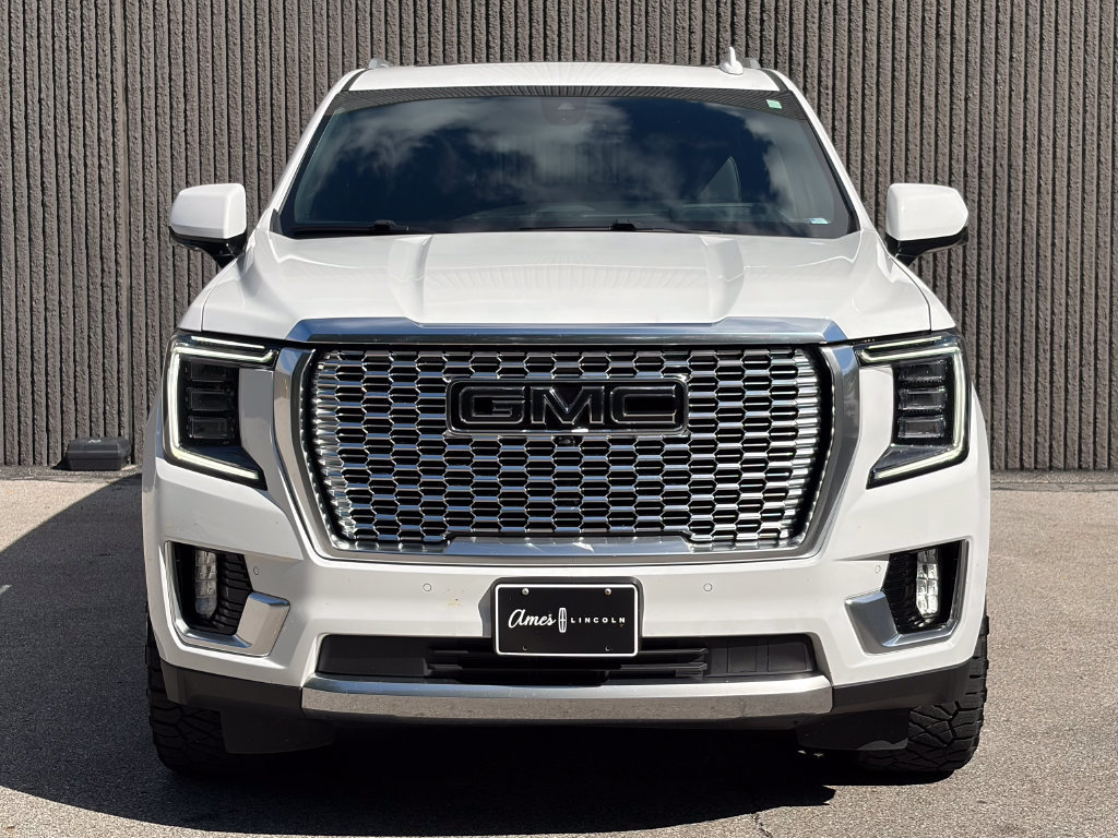 Used 2021 GMC Yukon Denali w/ Denali Premium Package AWD/4WD image 3