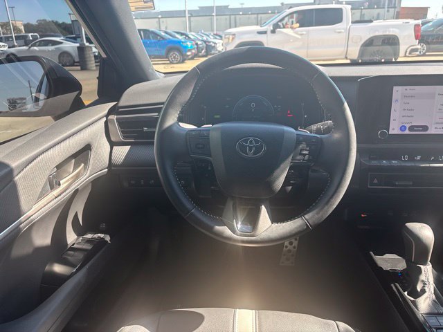 Used 2025 Toyota Camry SE w/ Convenience Package FWD image 21