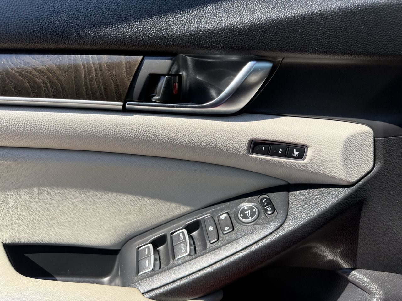 Used 2018 Honda Accord EX-L image 23