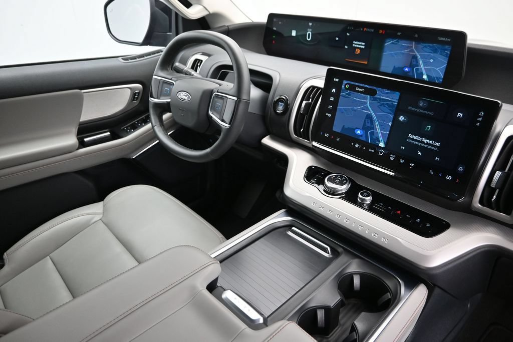 Certified 2025 Ford Expedition Active AWD/4WD image 16