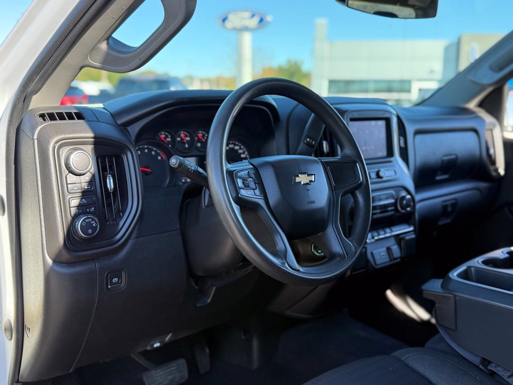 Used 2023 Chevrolet Silverado 1500 Custom AWD/4WD image 9