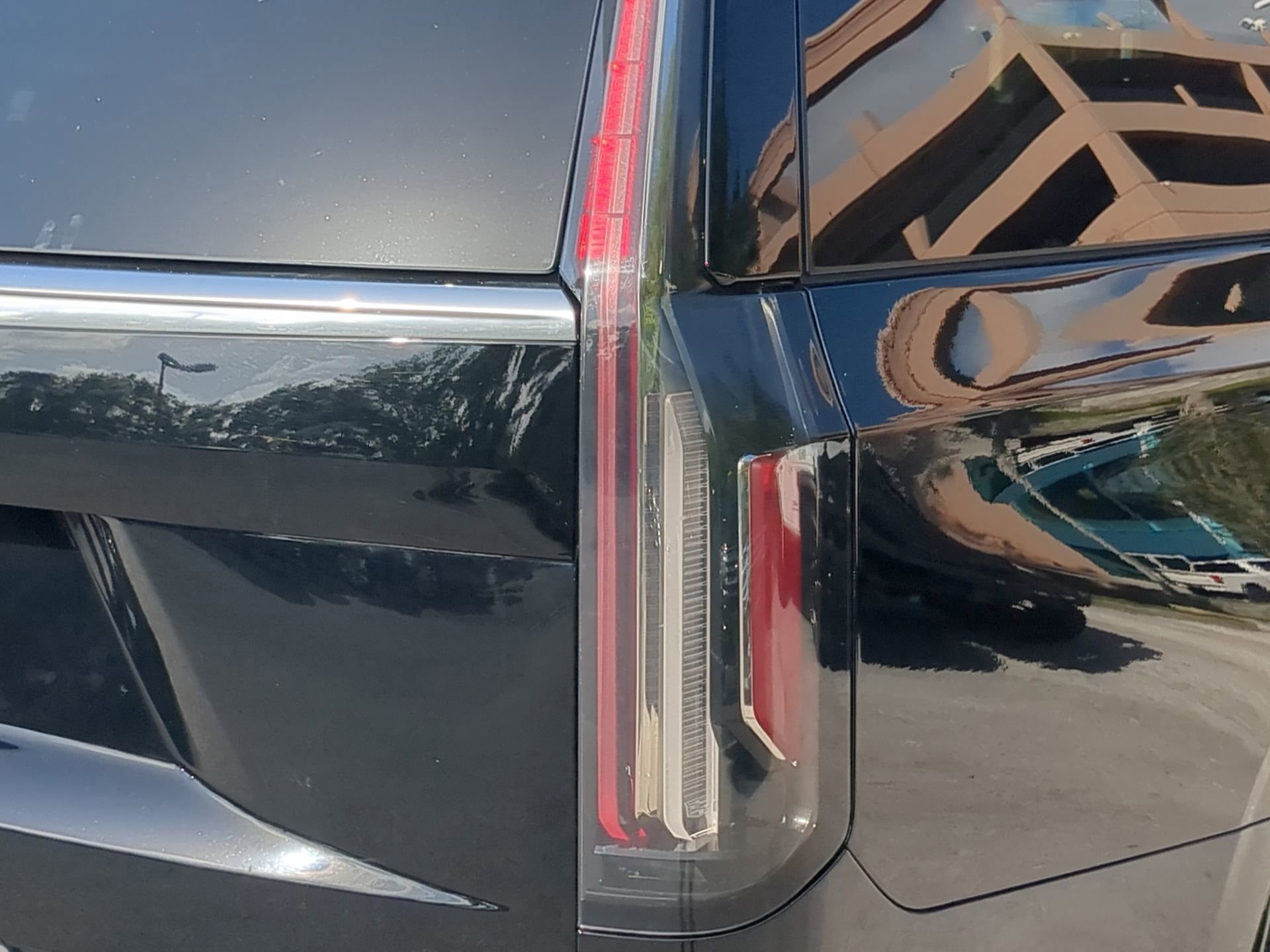 Used 2023 Cadillac Escalade Premium Luxury image 37