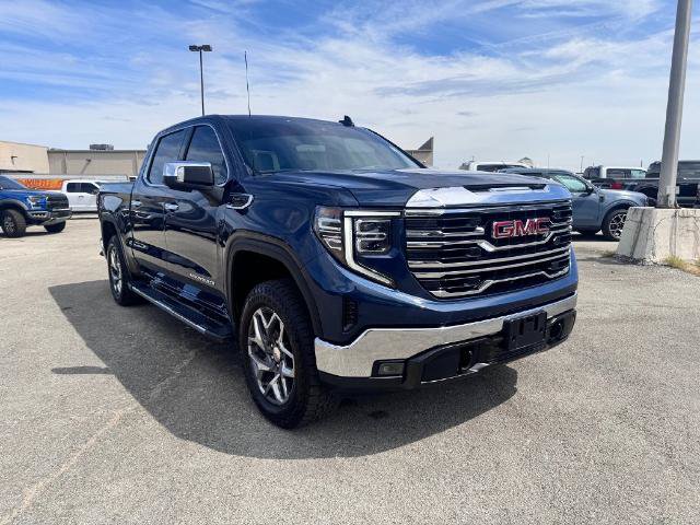Used 2022 GMC Sierra 1500 SLT w/ SLT Premium Package AWD/4WD image 13