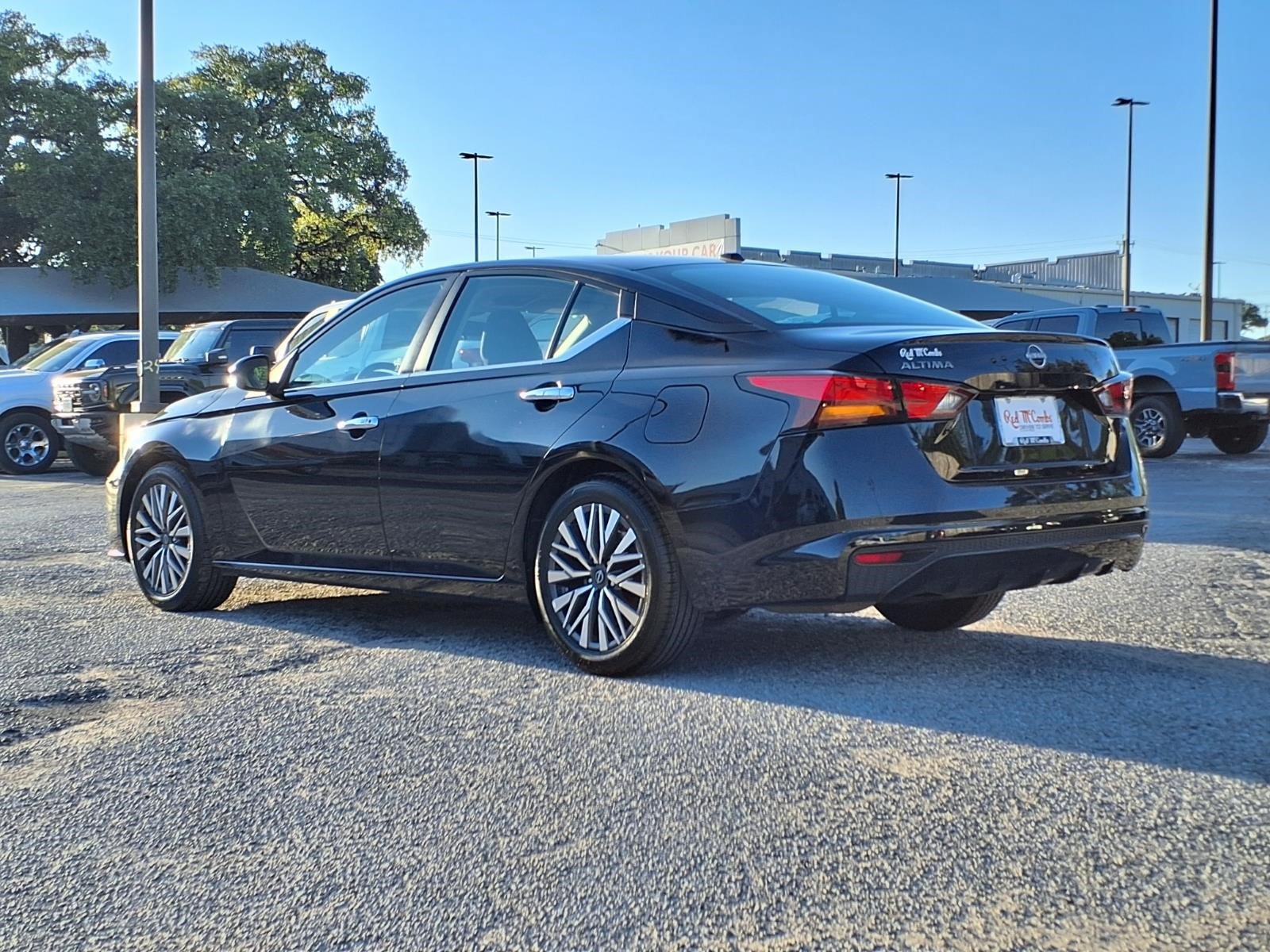 Used 2025 Nissan Altima 2.5 SV FWD image 6