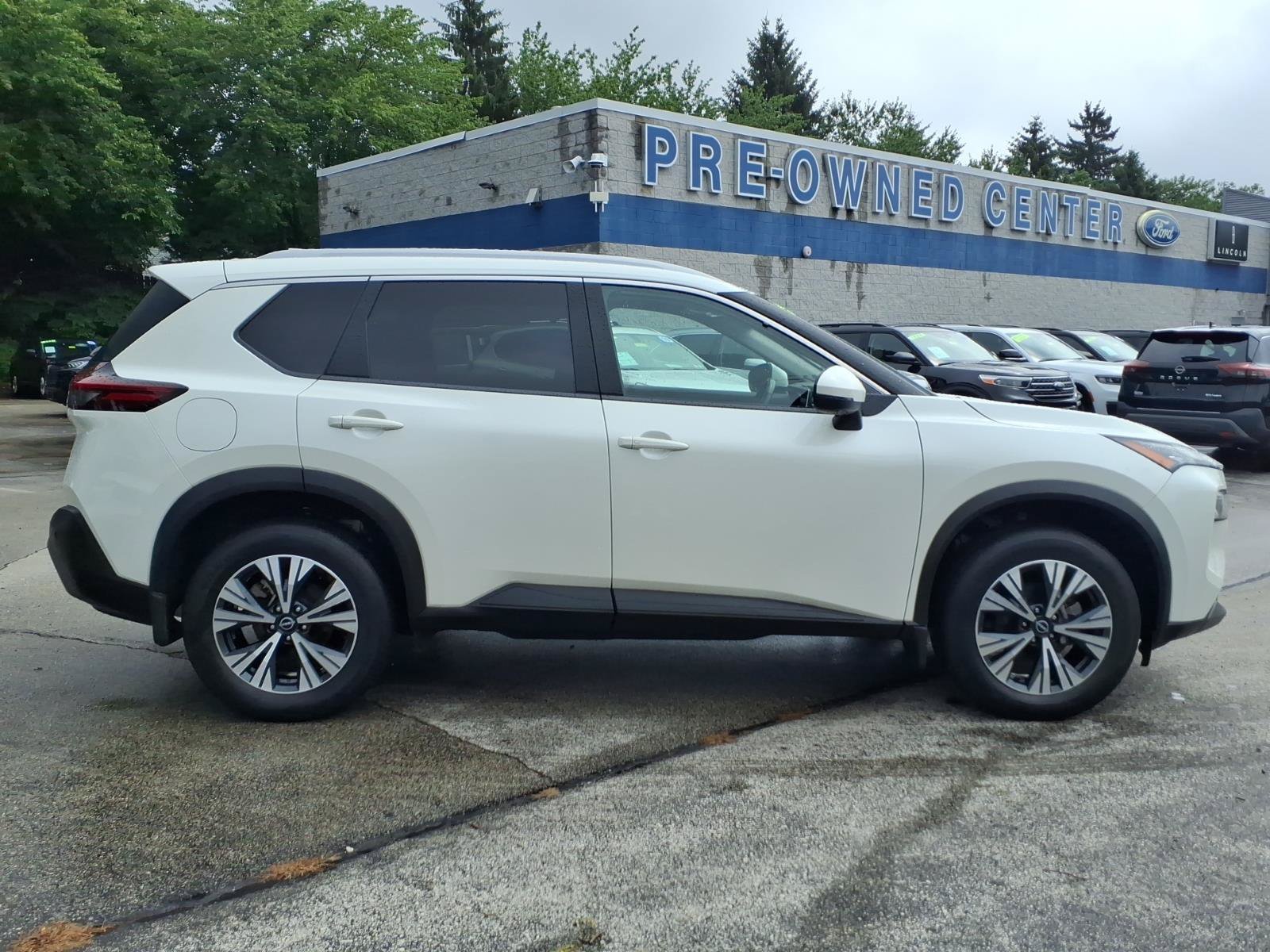Used 2023 Nissan Rogue SV w/ SV Premium Package AWD/4WD image 2
