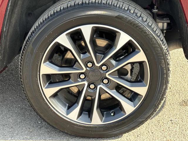 Used 2023 Jeep Grand Cherokee L Overland w/ Luxury Tech Group IV AWD/4WD image 9