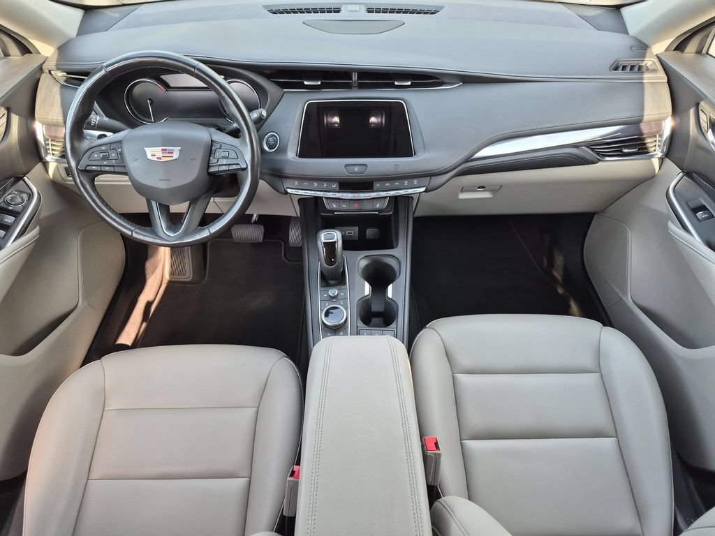 Used 2019 Cadillac XT4 Luxury w/ Cold Weather Package FWD image 13