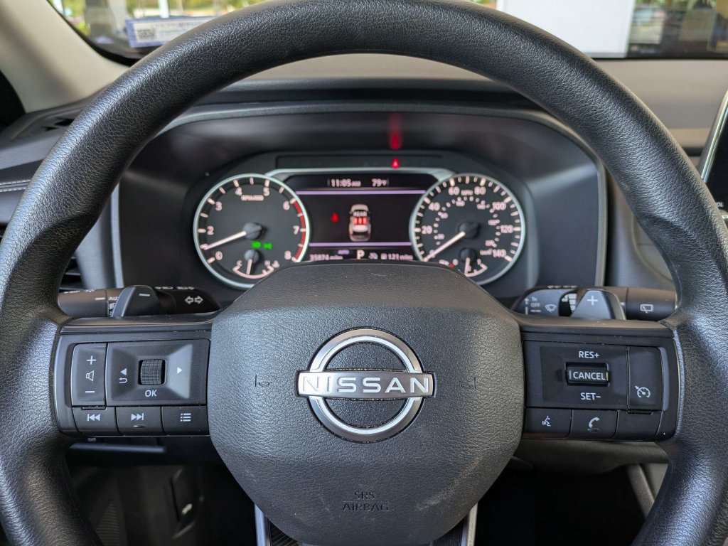 Used 2025 Nissan Rogue S AWD/4WD image 25