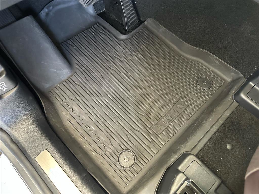 Certified 2025 Ford Explorer Platinum w/ Ultimate Package image 39