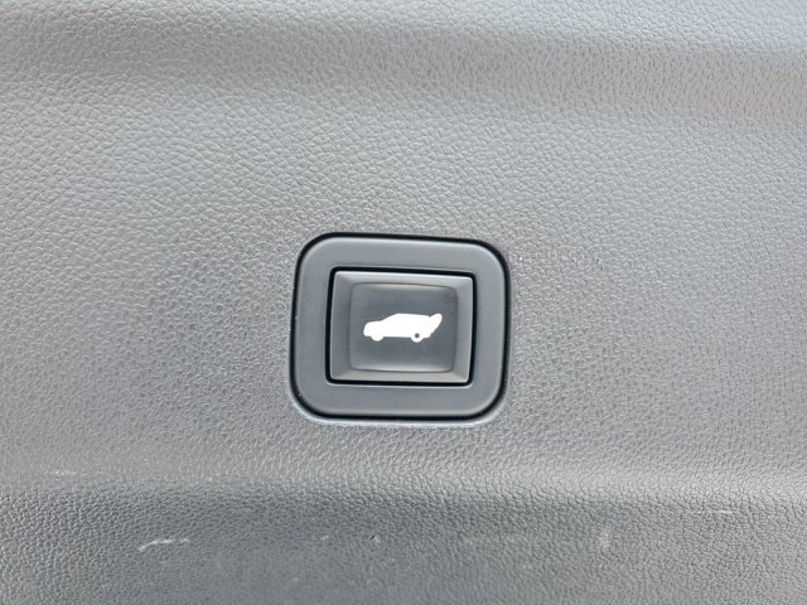 Used 2021 Chevrolet Tahoe Premier RWD image 9