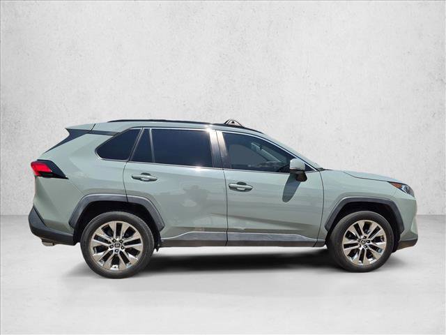 Used 2021 Toyota RAV4 XLE Premium AWD/4WD image 4