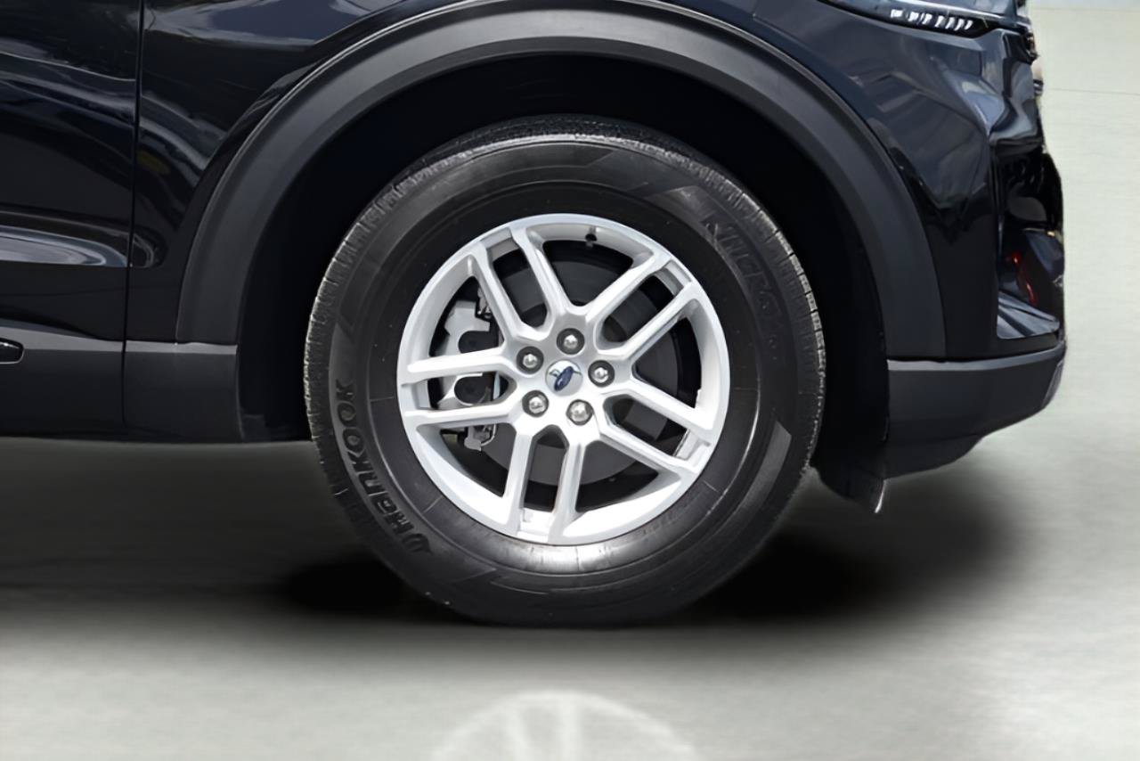 Certified 2026 Ford Explorer Active RWD image 4