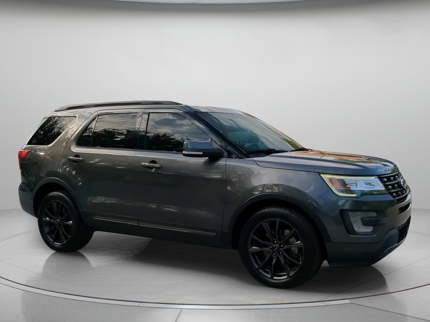 Certified 2017 Ford Explorer XLT w/ Equipment Group 202A FWD image 35