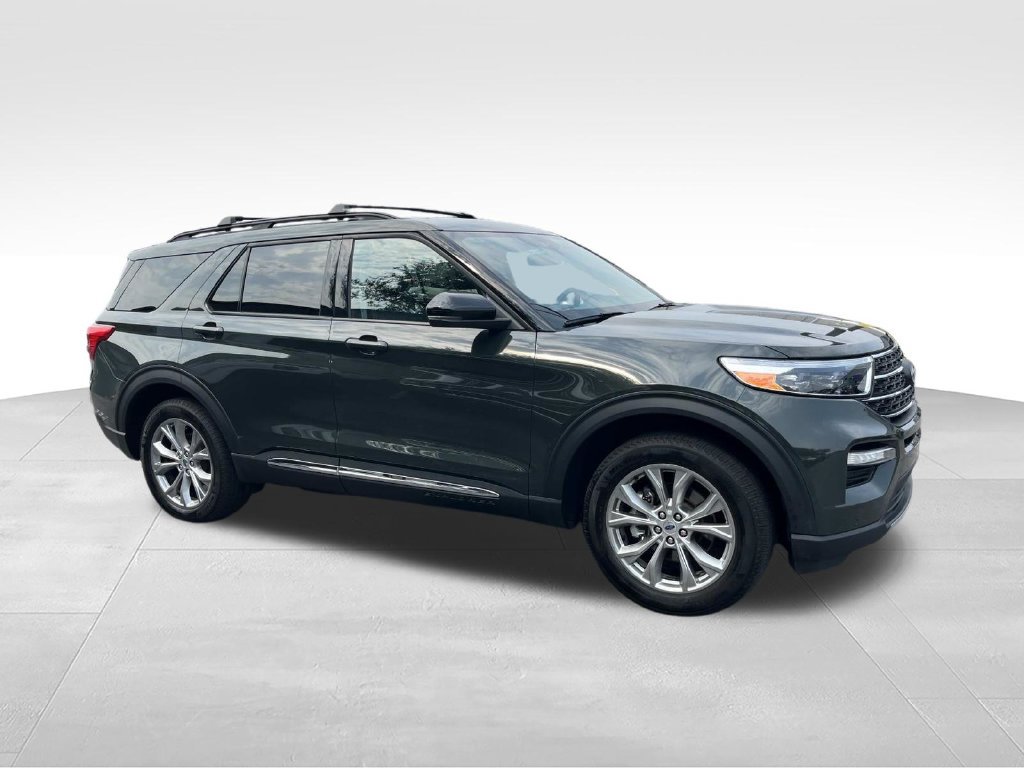 Certified 2024 Ford Explorer XLT w/ Equipment Group 202A AWD/4WD image 2