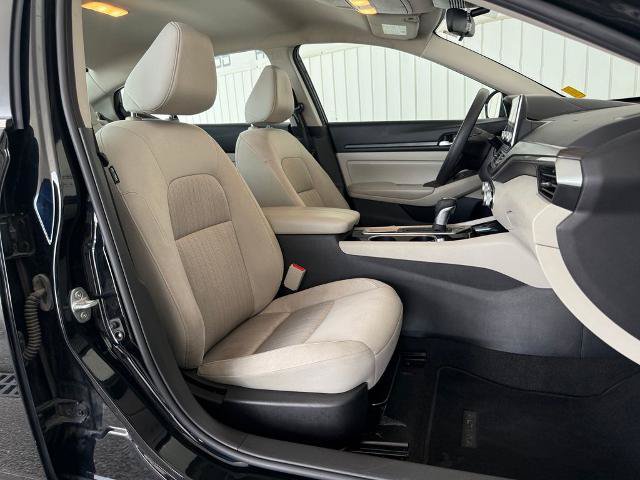 Used 2024 Nissan Altima 2.5 SV FWD image 7