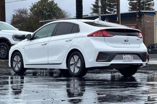 Used 2020 Hyundai Ioniq SE image 3