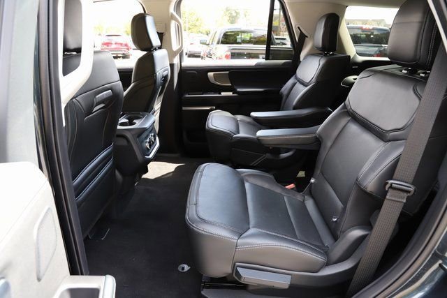 Certified 2025 Ford Expedition Platinum w/ Driver's Package image 19