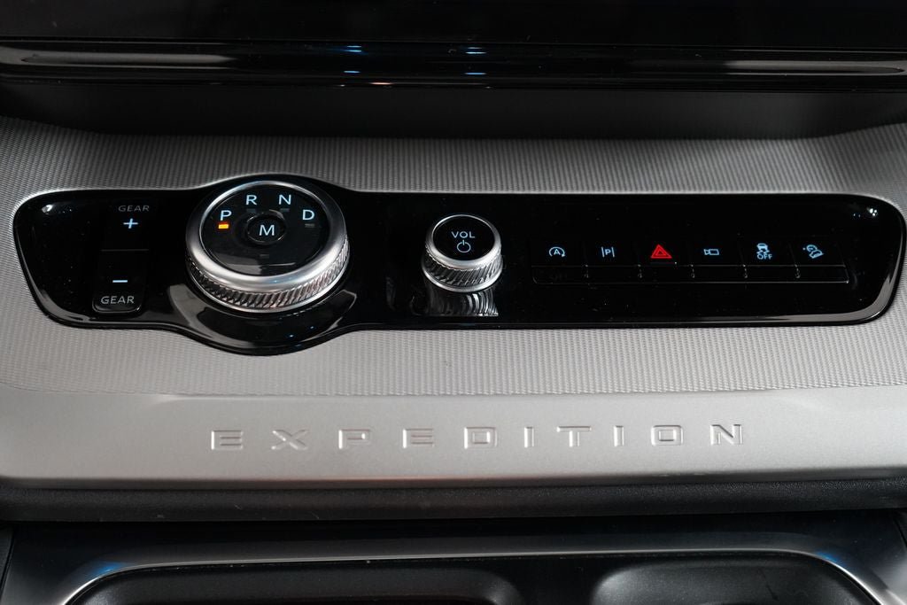 Certified 2025 Ford Expedition Active AWD/4WD image 34