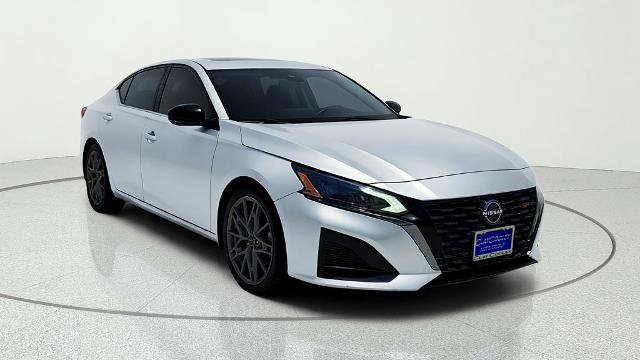 Used 2023 Nissan Altima 2.0 SR FWD image 1