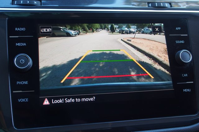 Used 2022 Volkswagen Tiguan SE FWD image 32