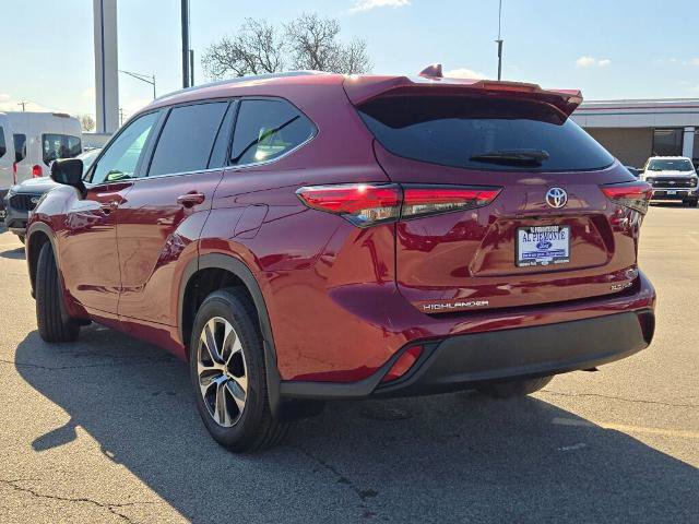 Used 2021 Toyota Highlander XLE image 4