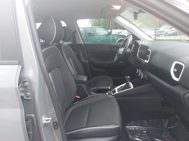 Used 2022 Hyundai Venue Limited FWD image 10