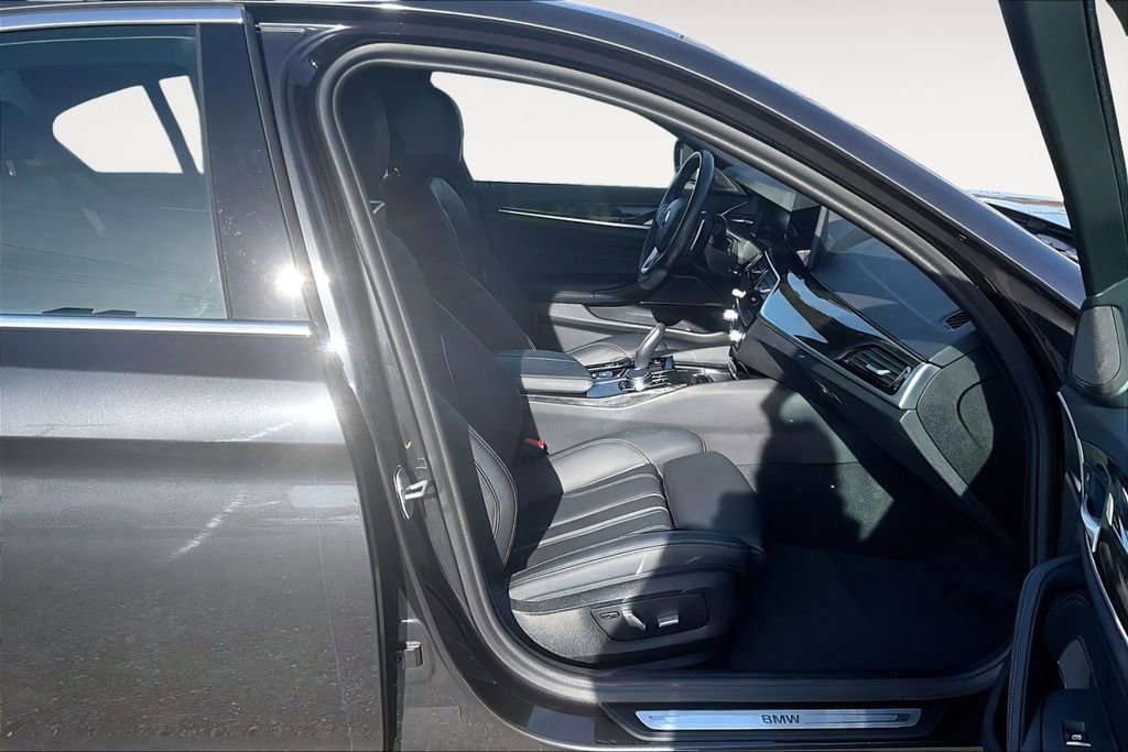 Used 2023 BMW 530e xDrive w/ Premium Package AWD/4WD image 6