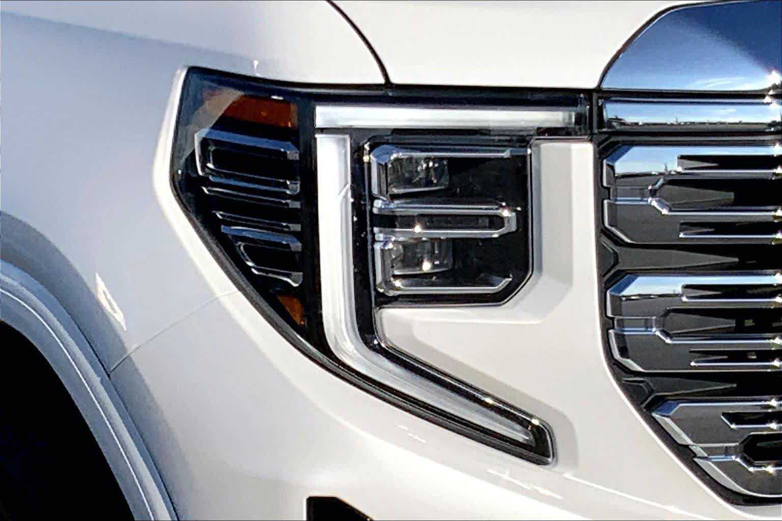 Used 2024 GMC Sierra 1500 Denali w/ Denali Reserve Package AWD/4WD image 25