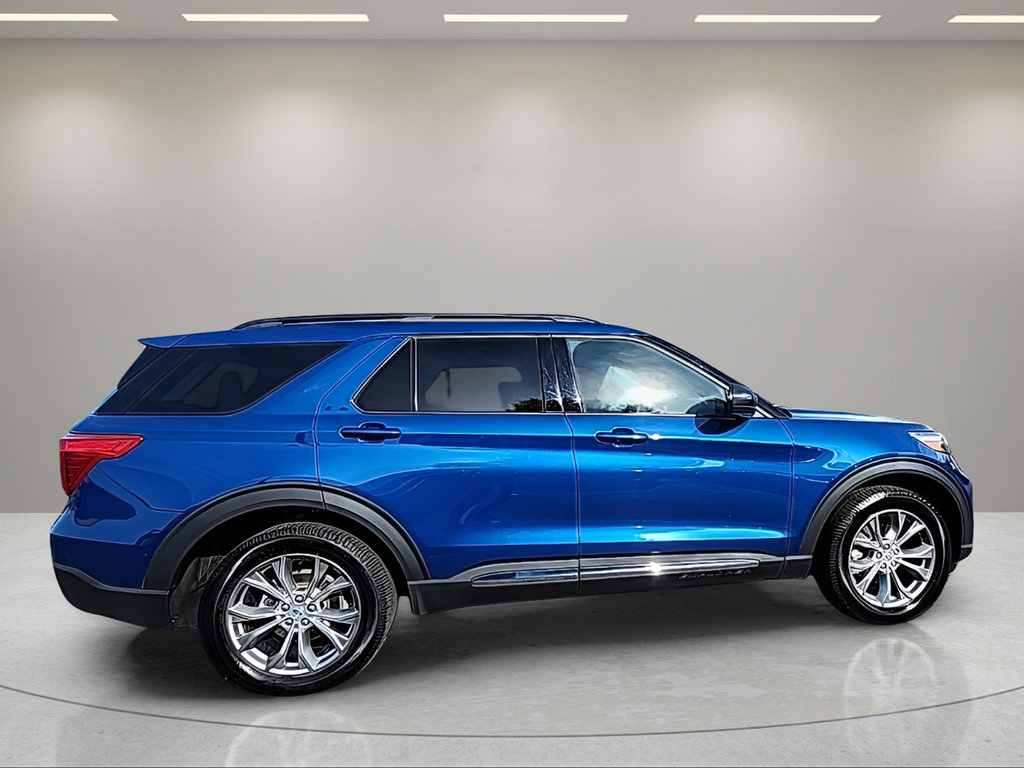 Certified 2023 Ford Explorer XLT w/ Equipment Group 202A AWD/4WD image 9